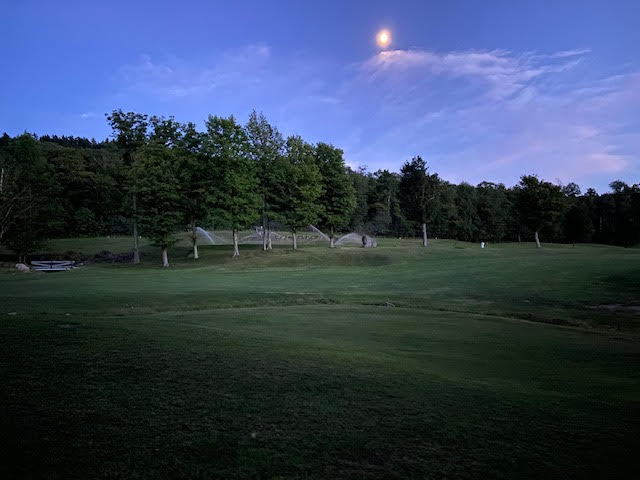 Looking at 2 green from 1 fairway